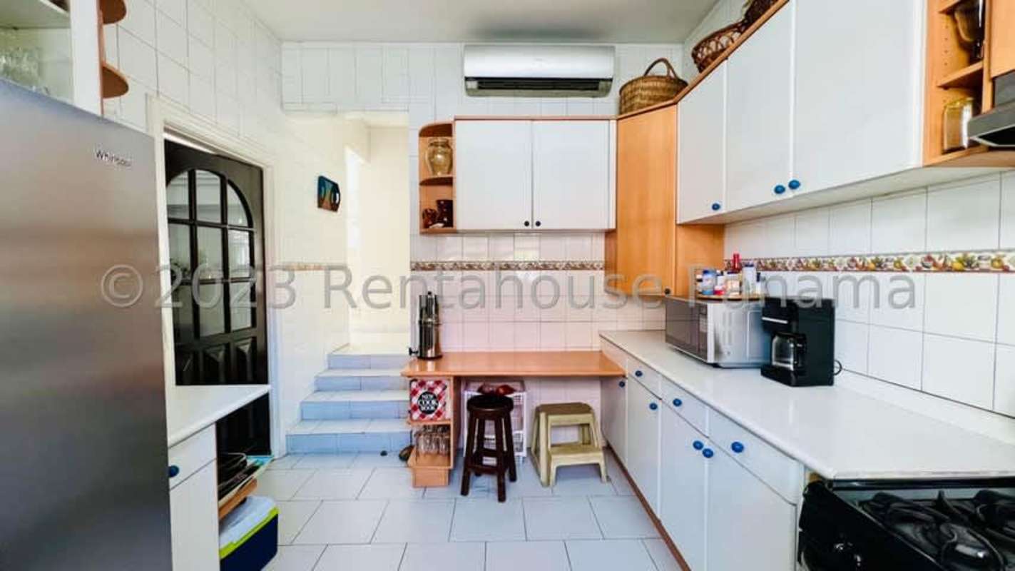 Open dining and living room bright with tiled floors house in Altos de Golf Panama