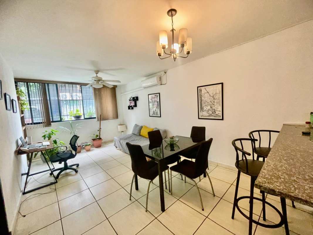 Open kitchen granite breakfast bar El Carmen PH Villa del Sol Panama