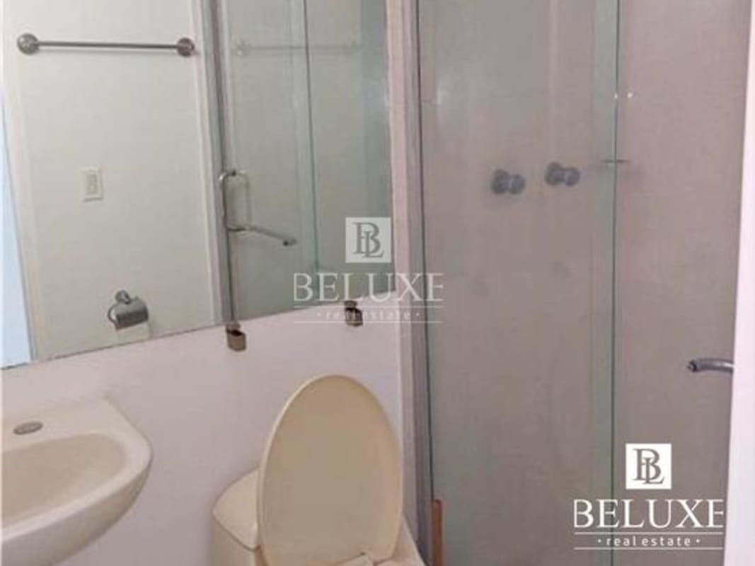 Infinity rooftop swimming pool at PH Terramar with views of Panama skyline