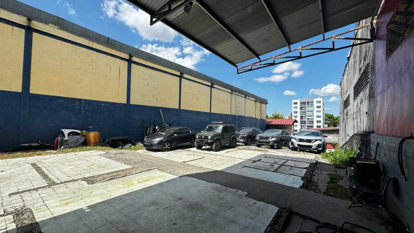Industrial outdoor parking lot multiple cars perimeter wall Panama City commercial sale