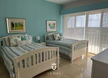 Spacious bedroom with large windows, balcony access and sea views PH Puntarena Panama