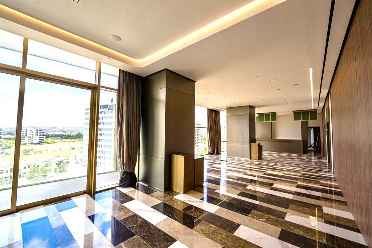 Large outdoor terrace with panoramic golf course, ocean, and skyline views at Fendi Chateau Residences Panama