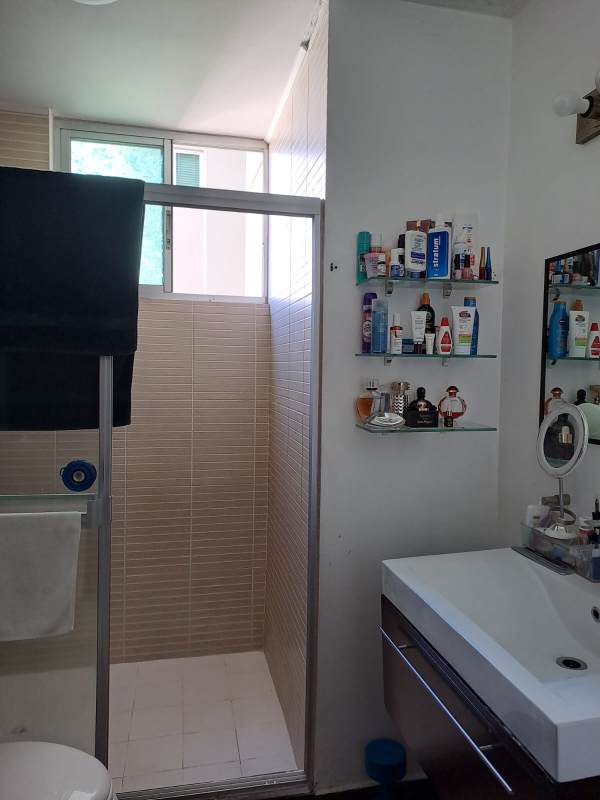 Master bedroom spacious layout with large window and closet PH Green Bay Costa del Este Panama