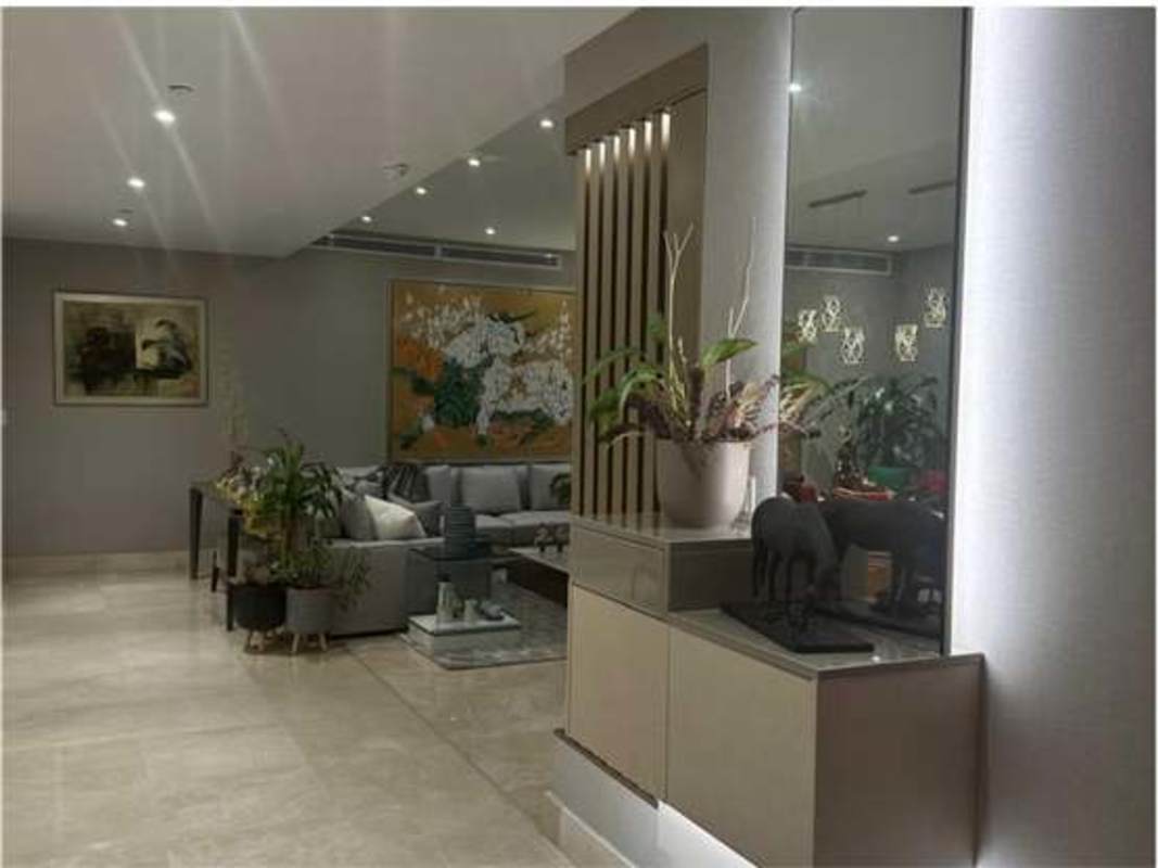 Custom kitchen with island, modern appliances in PH The Crescent Santa María Golf & Country Club Panama