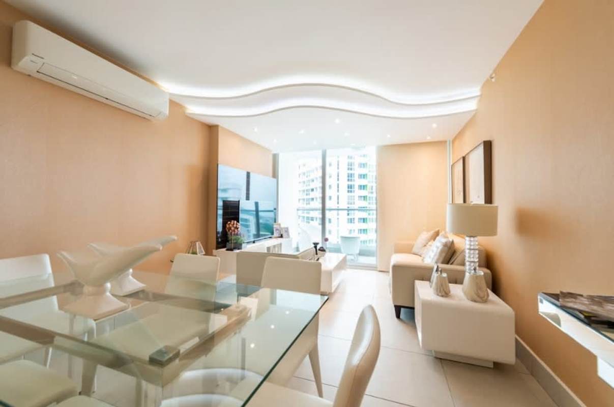 Modern kitchen with quartz tops, imported fixtures PH Vivendi Green Panama City