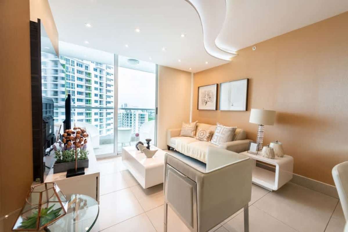 Open plan living room with balcony, city skyline view in PH Vivendi Green Edison Park Panama City