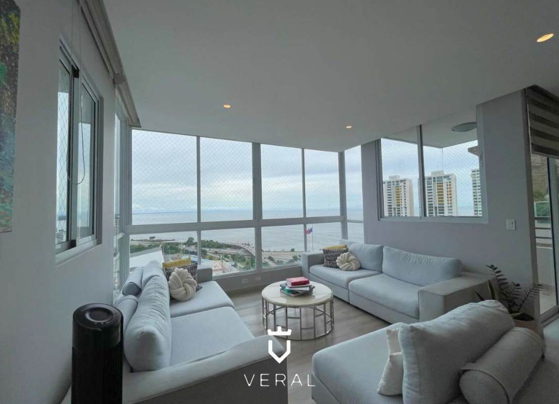 Renovated kitchen with island, granite countertops, cabinets and appliances, PH Mandarin Bay Panama City