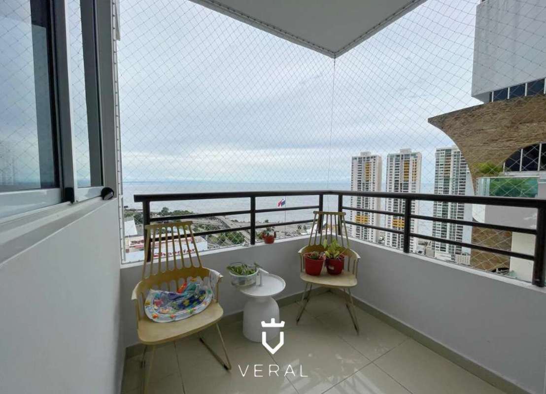 Spacious master bedroom with ocean view, walk-in closet, en-suite bathroom at PH Mandarin Bay Panama City