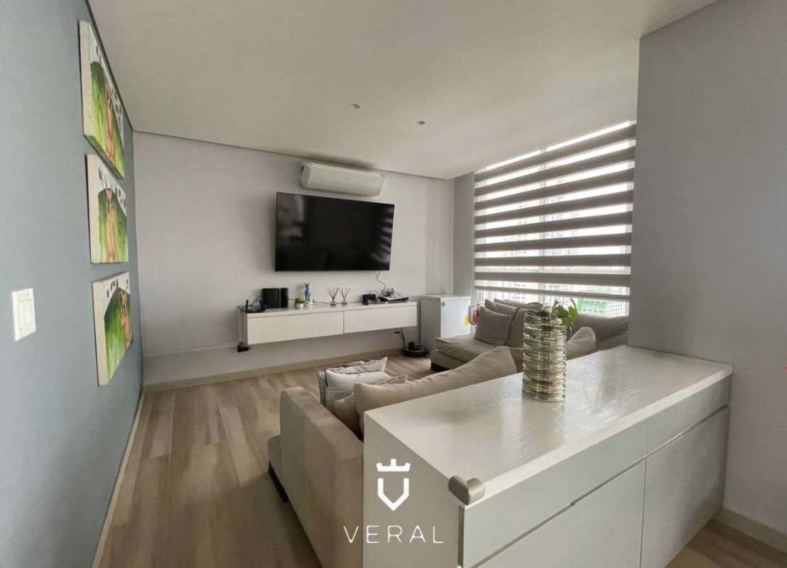 Private balcony with expansive views of the Pacific Ocean and Panama skyline at PH Mandarin Bay