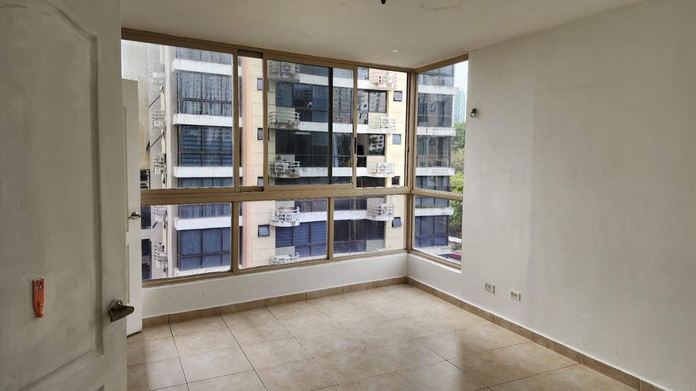 Spacious bedroom with white closet ceramic floor large windows PH Vista del Mar Panama City