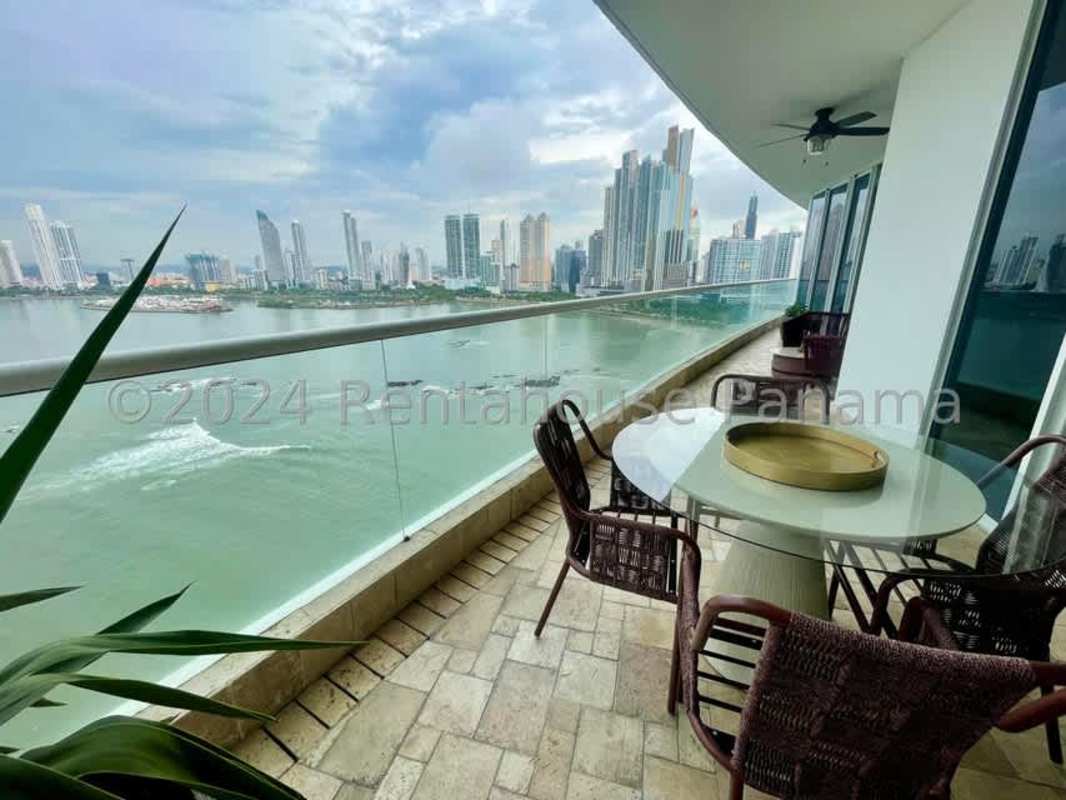 Large master bedroom ocean views marble flooring PH The Point Punta Paitilla