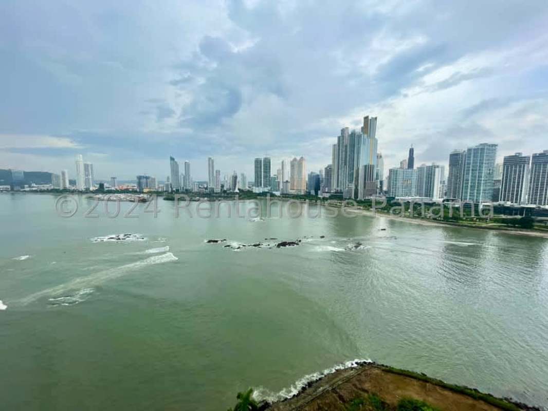 Elegant living room with floor-to-ceiling windows and ocean view in PH The Point