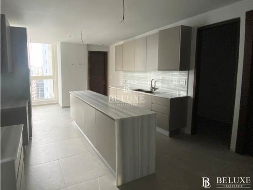 Spacious master bedroom with floor-to-ceiling ocean views PH The Towers Punta Paitilla Panama City