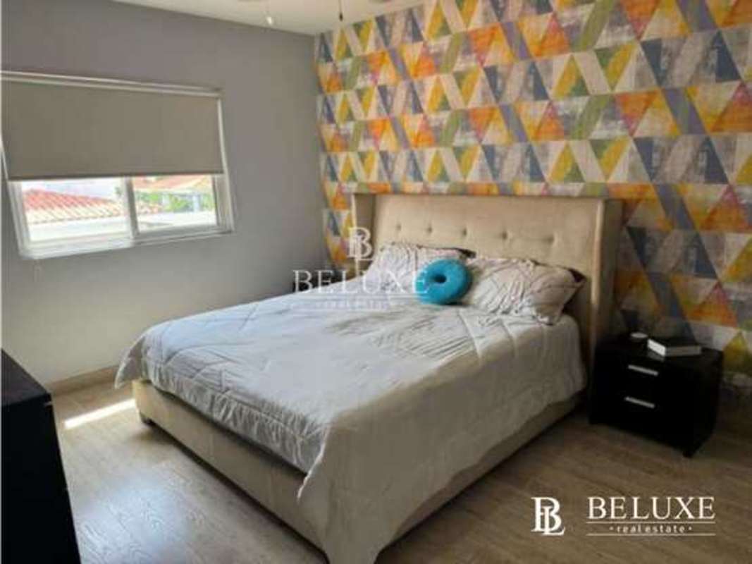 Spacious living and dining room with glass doors to backyard in Juan Diaz Panama