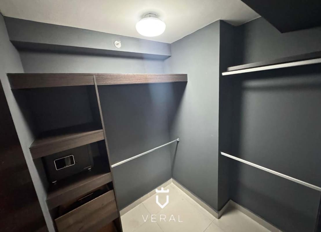 Modern bathroom with glass shower and quality finishes in PH Simjá Altos del Golf Panama City