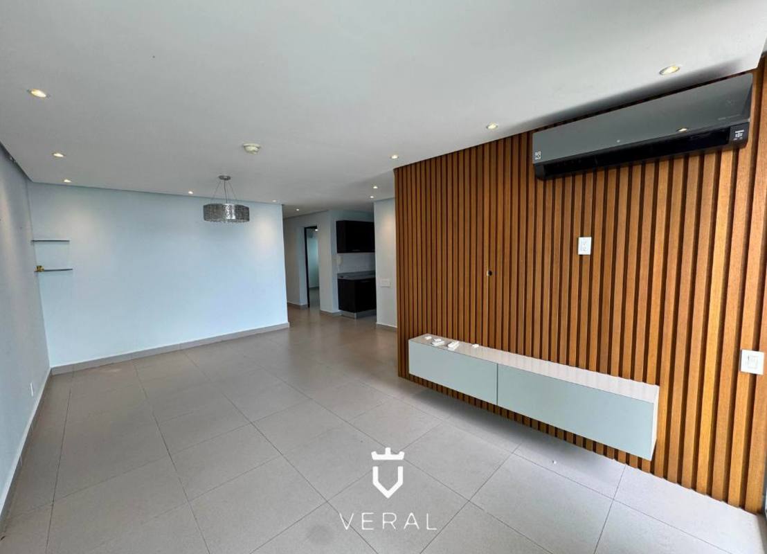 Modern 2BR Apartment PH Simjá Altos del Golf w/Balcony