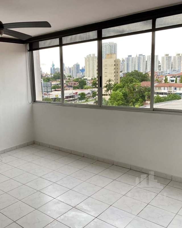 Enclosed balcony or sunroom with windows in apartment for rent PH Dos Mares Betania Panama