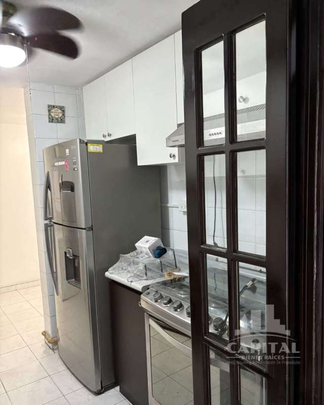 Kitchen with refrigerator, stove, range hood, upper cabinets, apartment rental PH Dos Mares Betania Panama