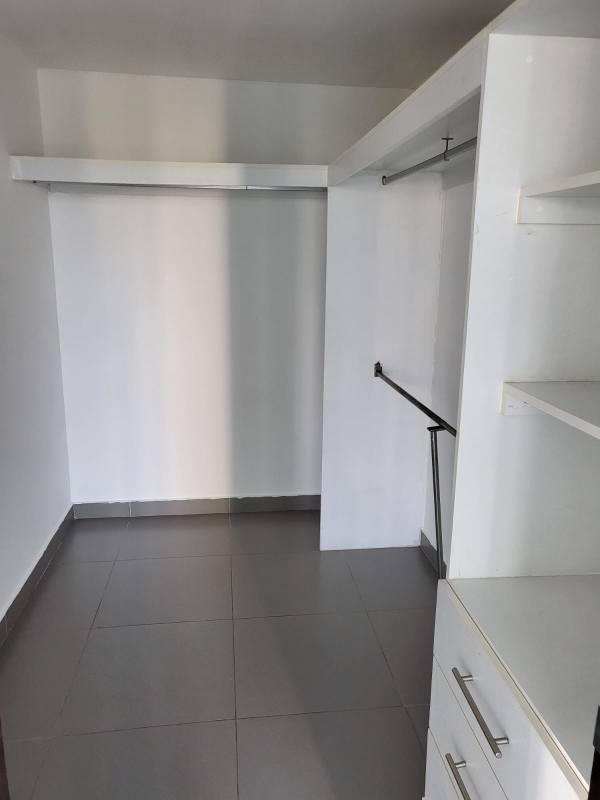 Unobstructed ocean and skyline views from spacious living room PH Colores de Bellavista