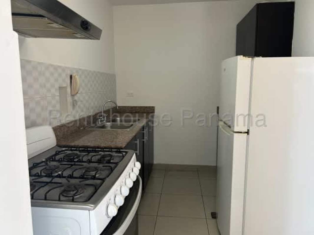 Compact kitchen granite counters stove refrigerator tiles PH Centennial Parque Lefevre Panama