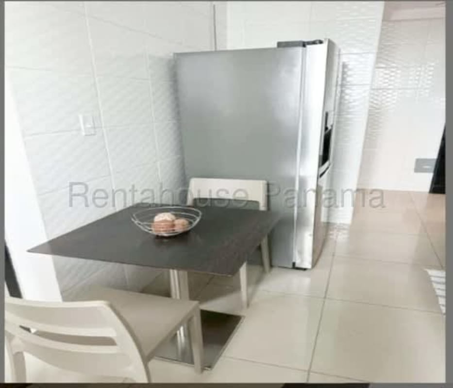 Bright master bedroom with AC, porcelain floors, closet, PH Belle View Tower rental Panama