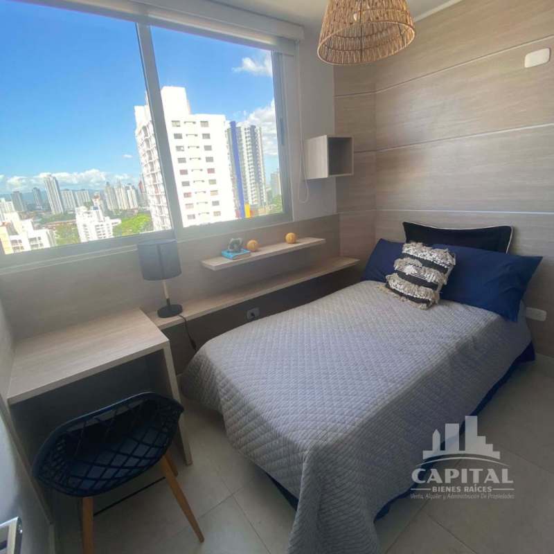 Bedroom with closet space and daylight in PH Buona Carrasquilla in Panama City