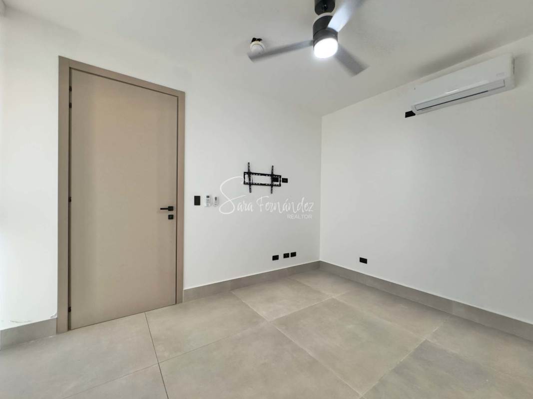 Rooftop infinity swimming pool with panoramic view of Panama skyline in PH Victory Wellness