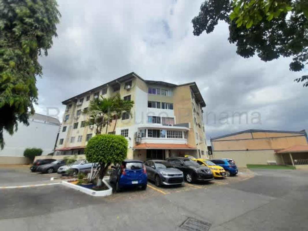 Exterior view of mid-rise apartment with parking spaces PH Lefevre Park Panama City