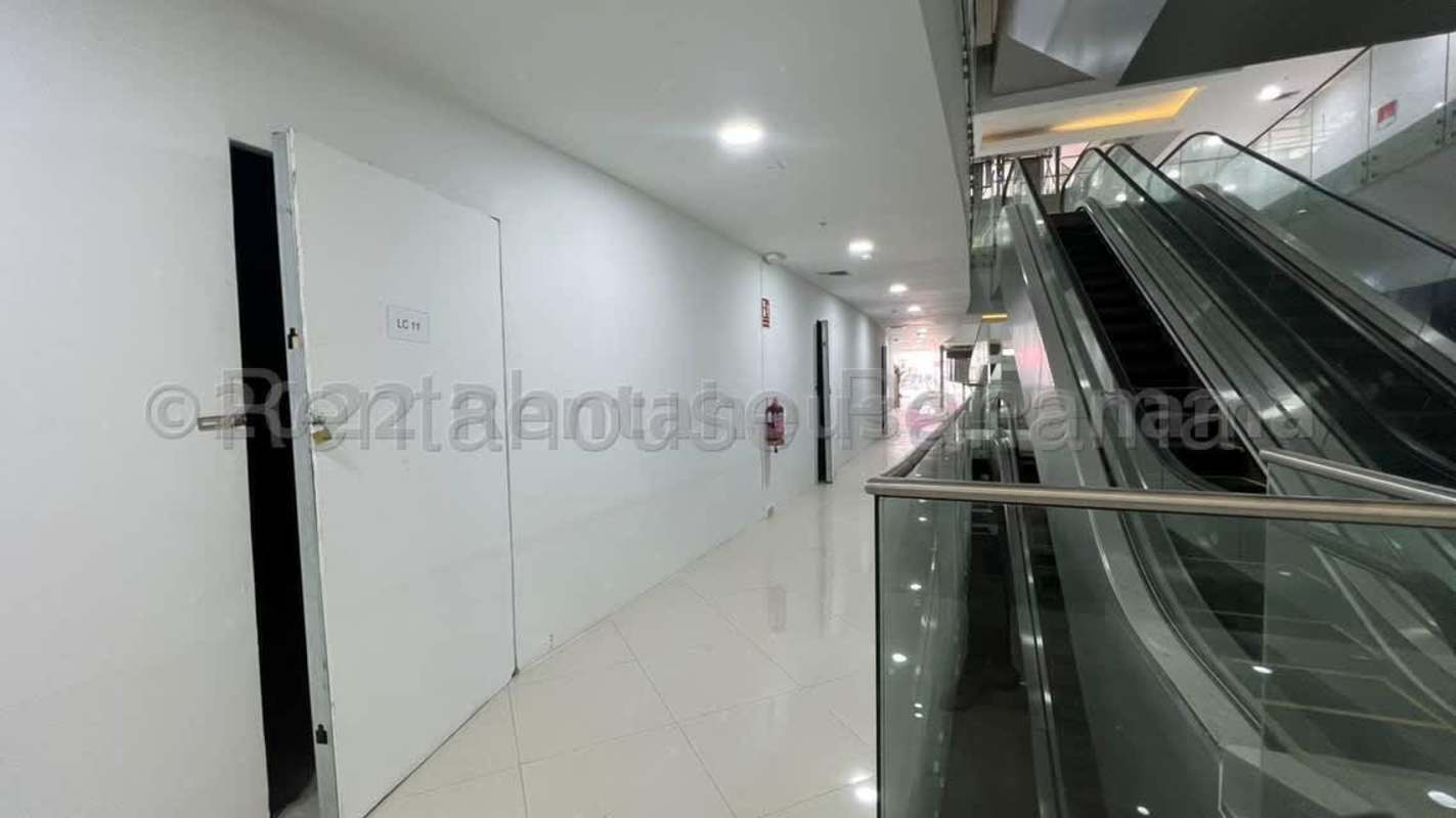Commercial center interior corridor with escalators and modern finishes PH Plaza España Panama City