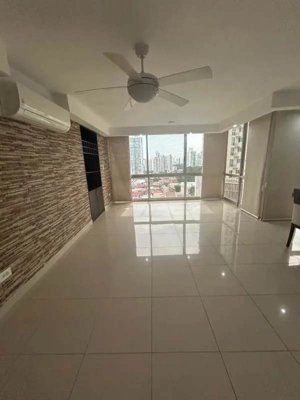 L-shaped kitchen granite countertops and storage PH Metropolitan Tower Panama City rent