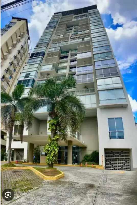 High-rise building with balconies and palm trees PH Metropolitan Tower 12 de Octubre Panama