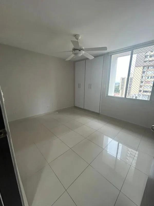 Rooftop swimming pool with city views at PH Metropolitan Tower 12 de Octubre Panama