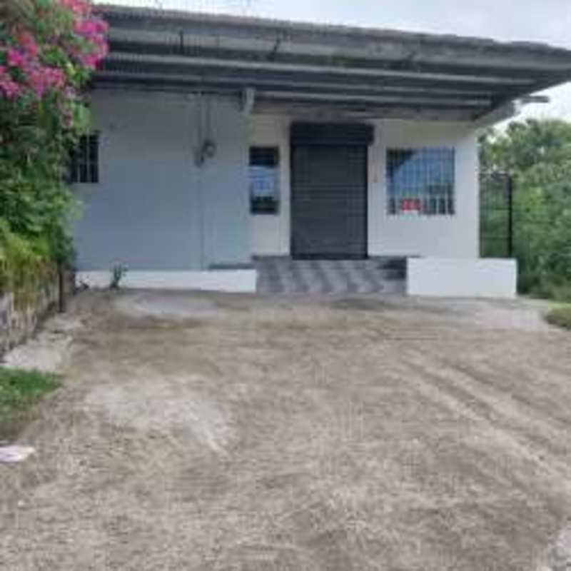 Commercial space exterior with metal roofing and parking Tocumen Panama