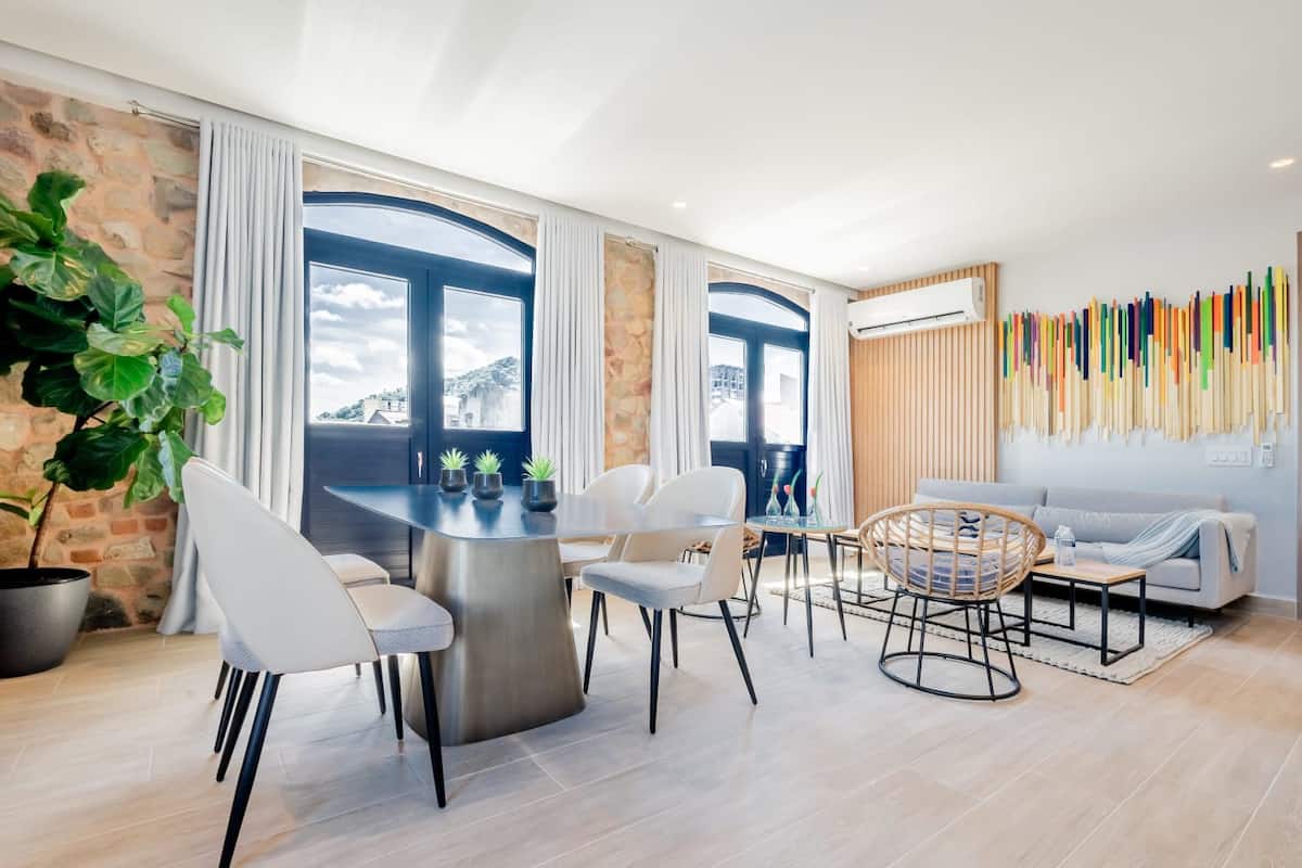 Modern bedroom with large French doors to balcony, minimalist style at PH La Cuadra Casco Viejo