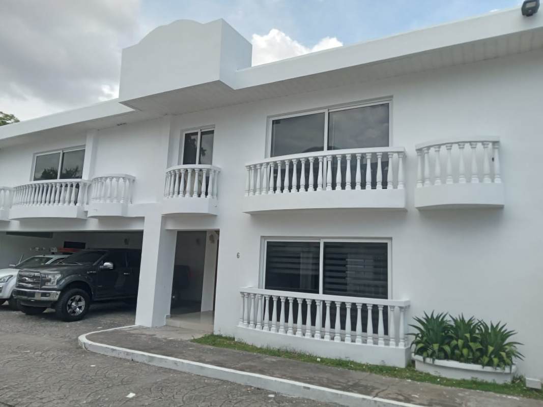 Private home gym with natural light tiles and AC San Francisco Panama house for rent