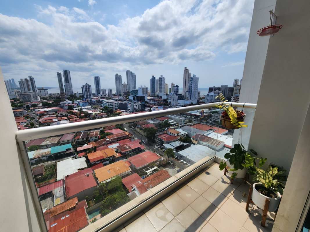 Modern kitchen and dining area in apartment for sale Panama at PH MET 1 San Francisco