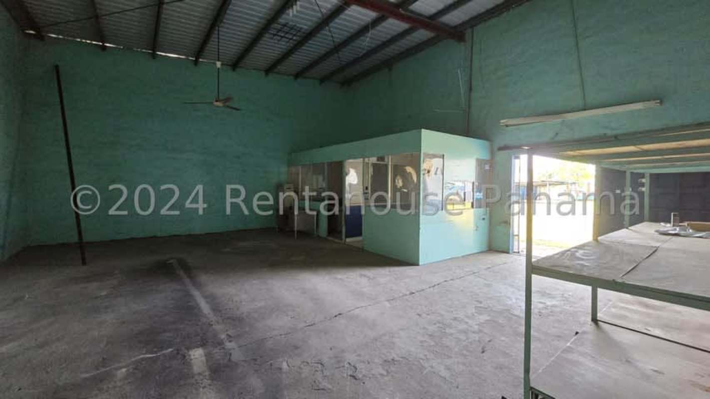 Interior of industrial warehouse with insulated roof, skylights and ventilation blocks in Juan Diaz