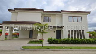 House for Rent in Costa del Este - 4 bedrooms