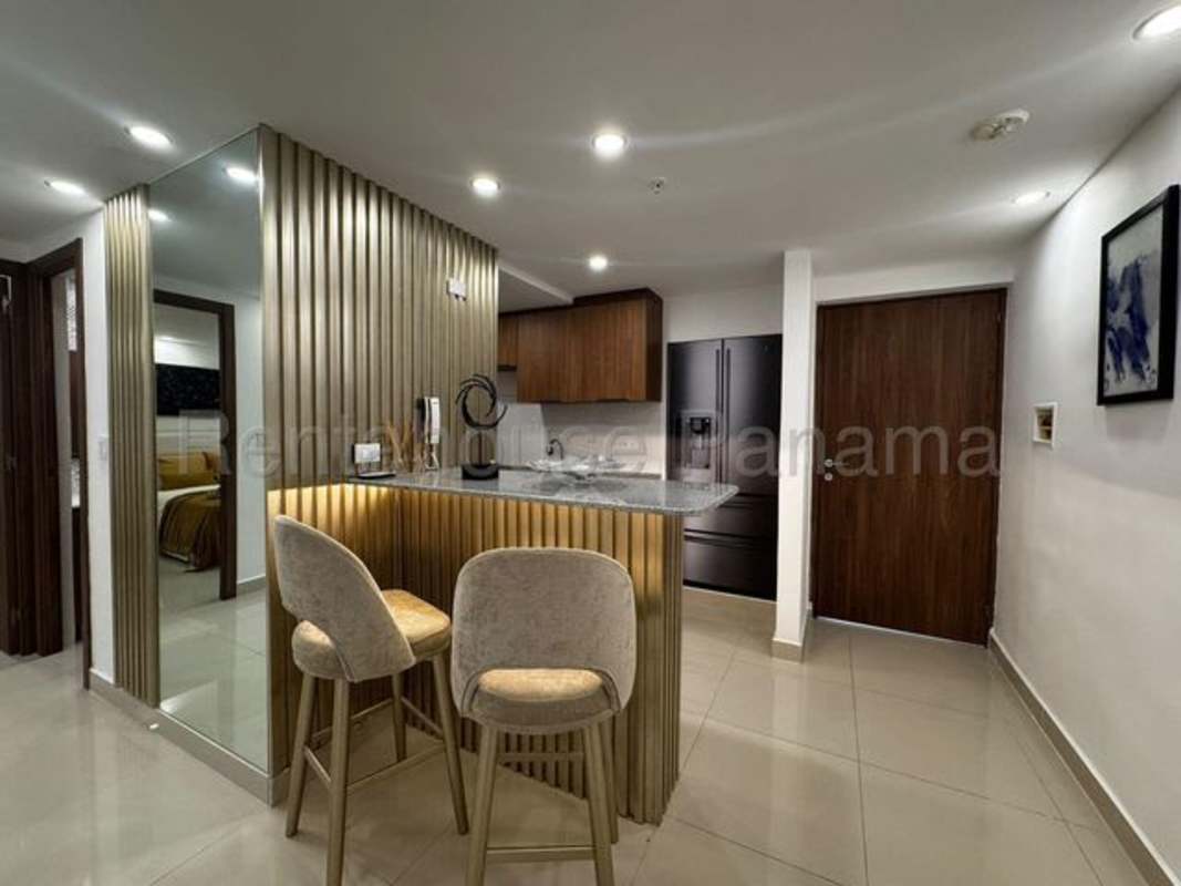 Modern bedroom with ensuite bathroom PH Torre Vista Panama