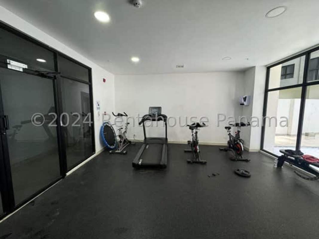 Fully equipped gym with cardio machines inside PH Torre Vista Obarrio