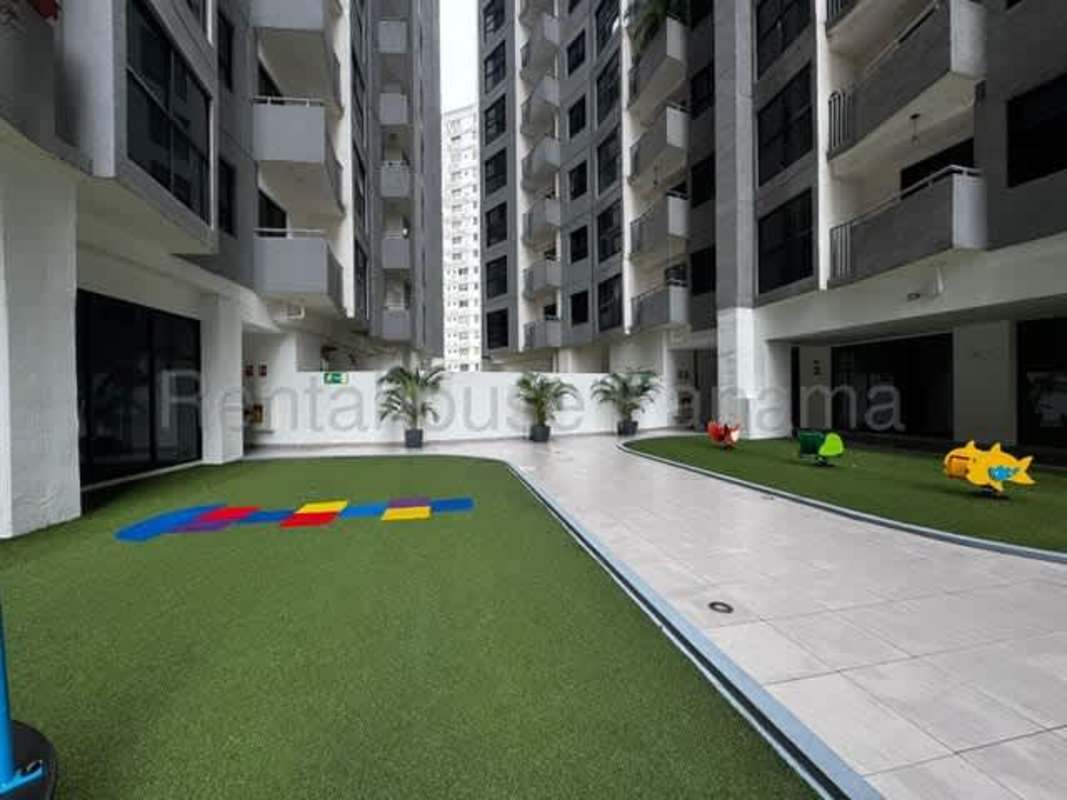 Granite breakfast bar with appliances PH Torre Vista Obarrio Panama