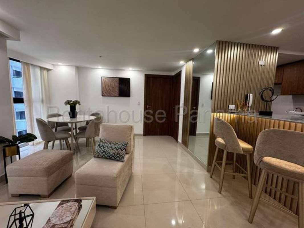 Living-dining open plan with neutral tones in PH Torre Vista Obarrio