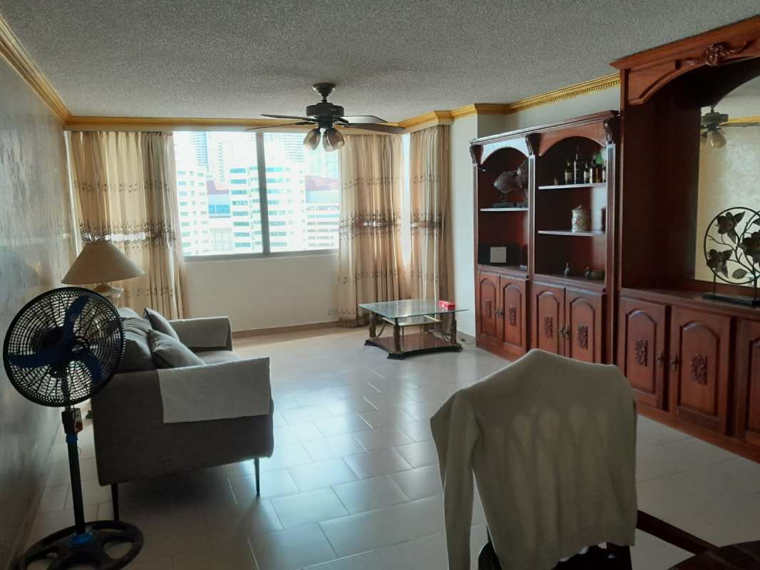 Bathroom with vessel sink, mirror and glass shower in PH Marina Plaza Marbella Panama