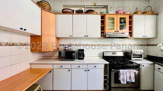 Detached House for Sale in San Francisco - 3 bedrooms