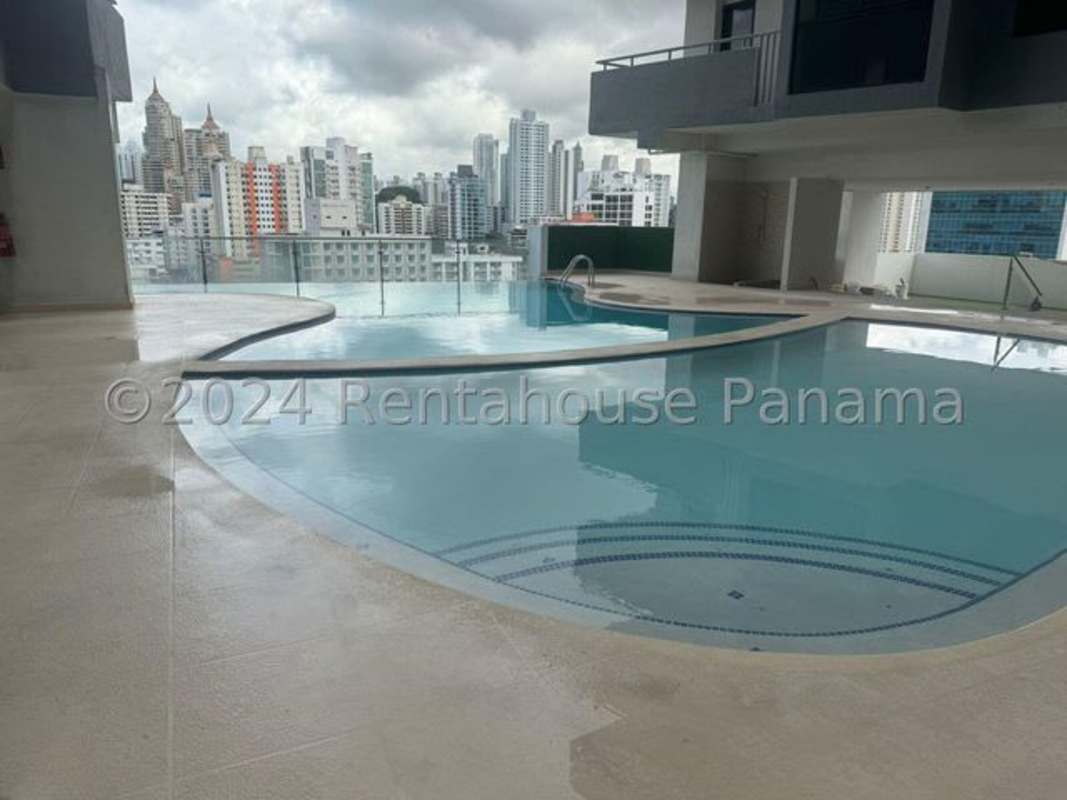 Covered rooftop swimming pool with skyline views in PH Vista Hermosa Panama City