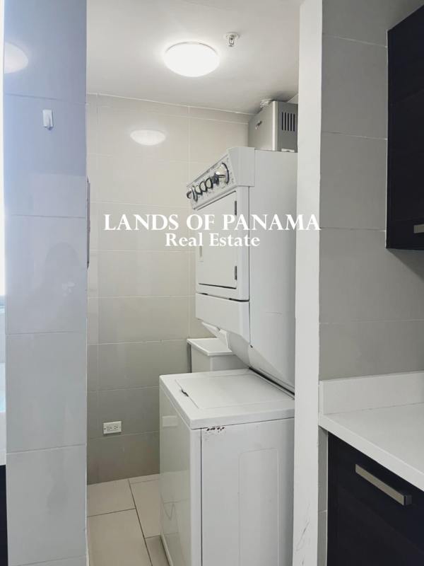 Kitchen with stone countertops, built-in oven, stainless extractor, in PH Grand Tower luxury apartment Panama