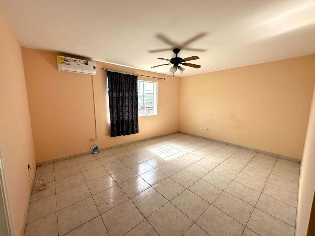 Spacious 3BR House Fuente del Fresno Condado del Rey