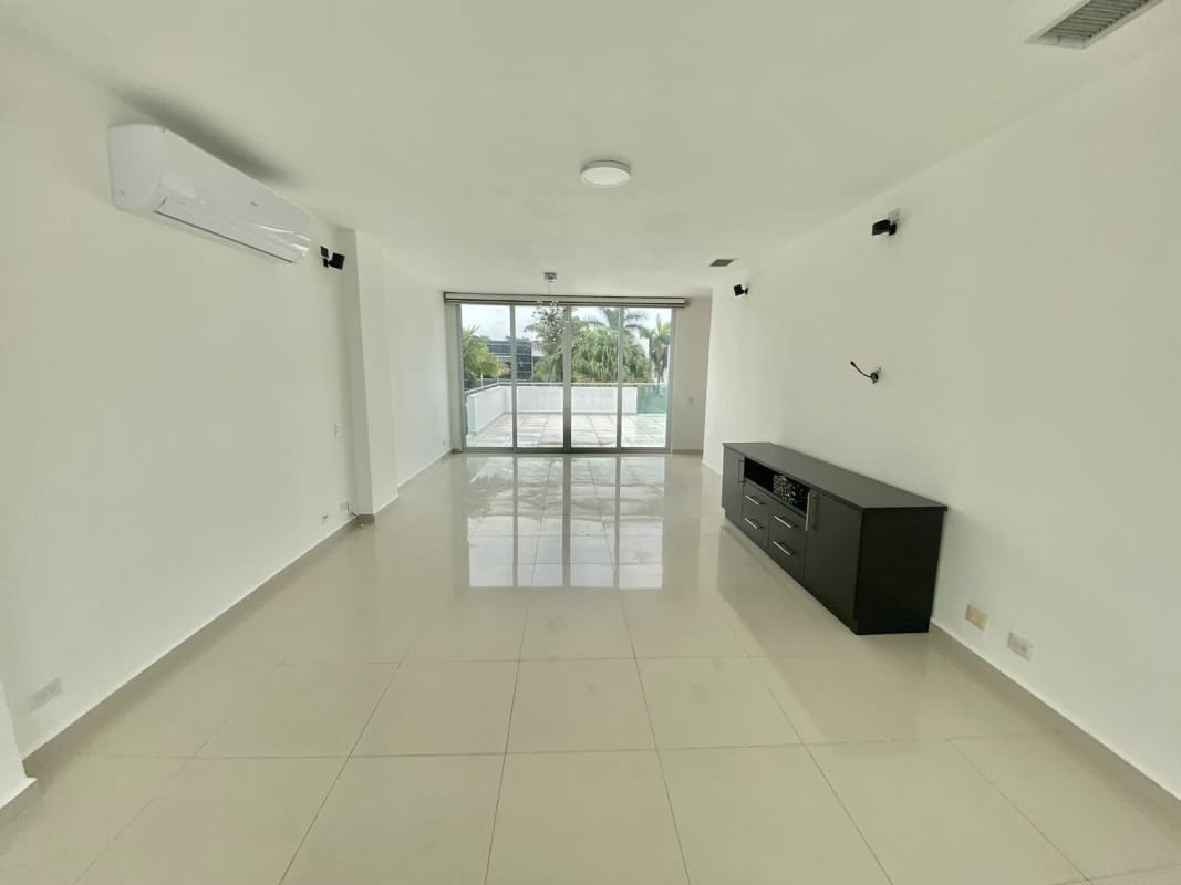 Spacious 5BR Luxury Home with Pool in Costa Esmeralda, Costa Sur