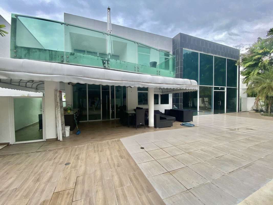 Private swimming pool with sun deck, covered terrace, landscaped garden Costa Sur Panama City