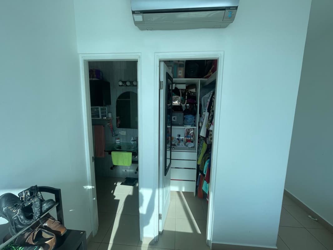 3BR Apartment with Pool & Balcony PH Terramar San Francisco